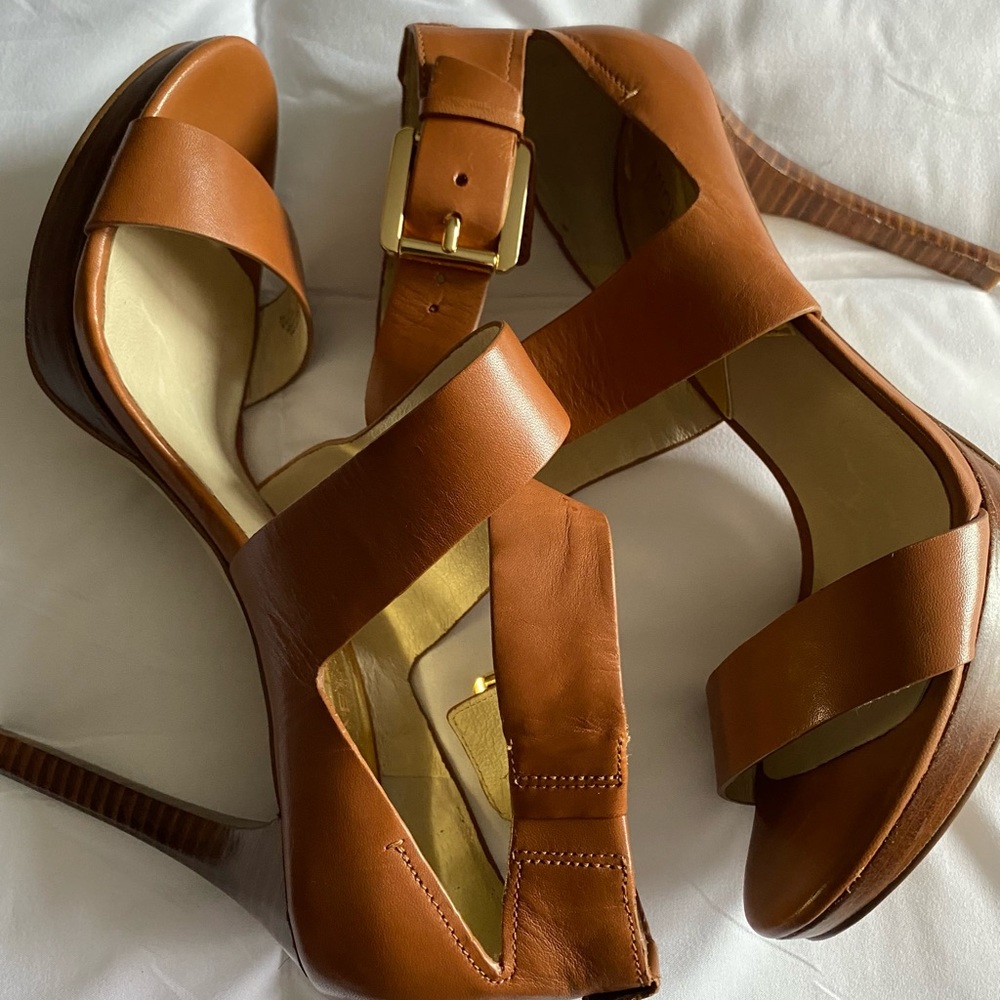 Micheal Kors tan heels